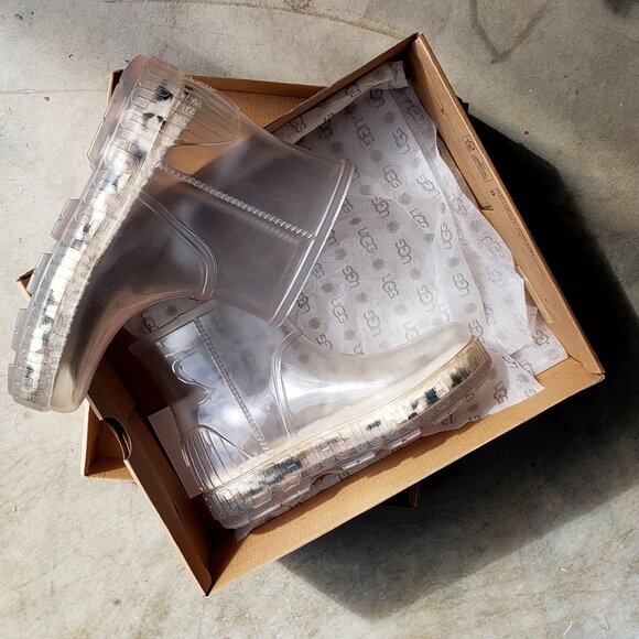 UGG rain boot, new, box, US7 - Picture 1 of 3